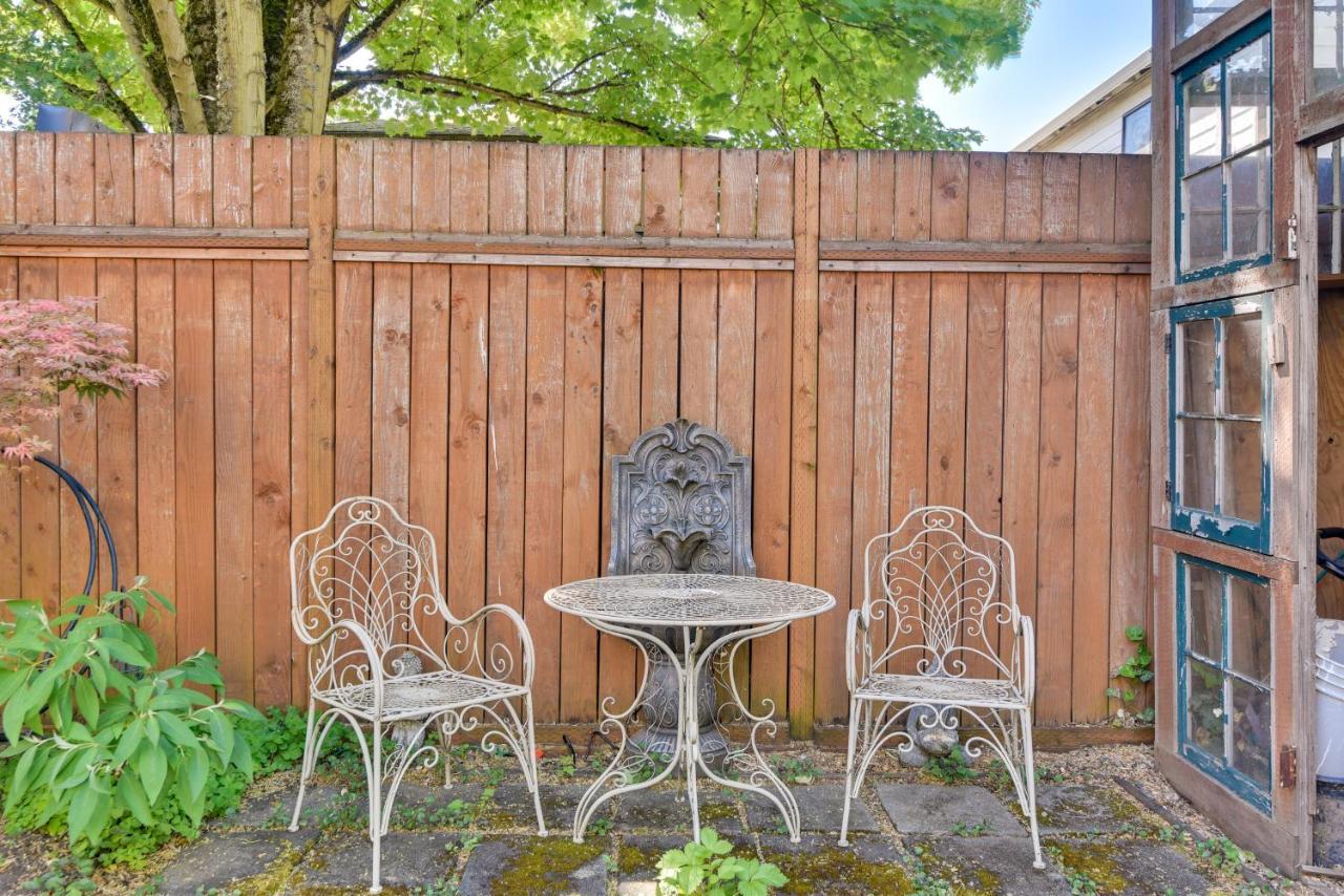 Apartment Cozy With Patio And Yard!
